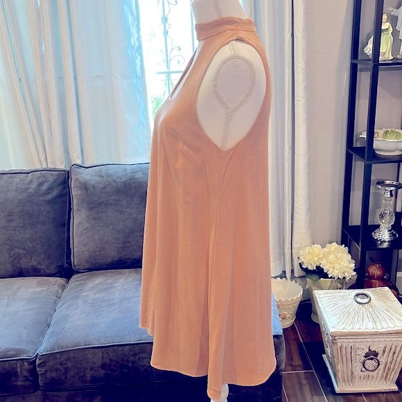 Lovers & Friends Plush Sleeveless dress. Beautiful top. Excellent condition - Picture 5 of 11